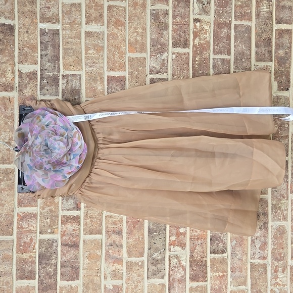 Cynthia Rowley Camel strapless organza dress with white 3D flower Size 6 - Picture 3 of 10